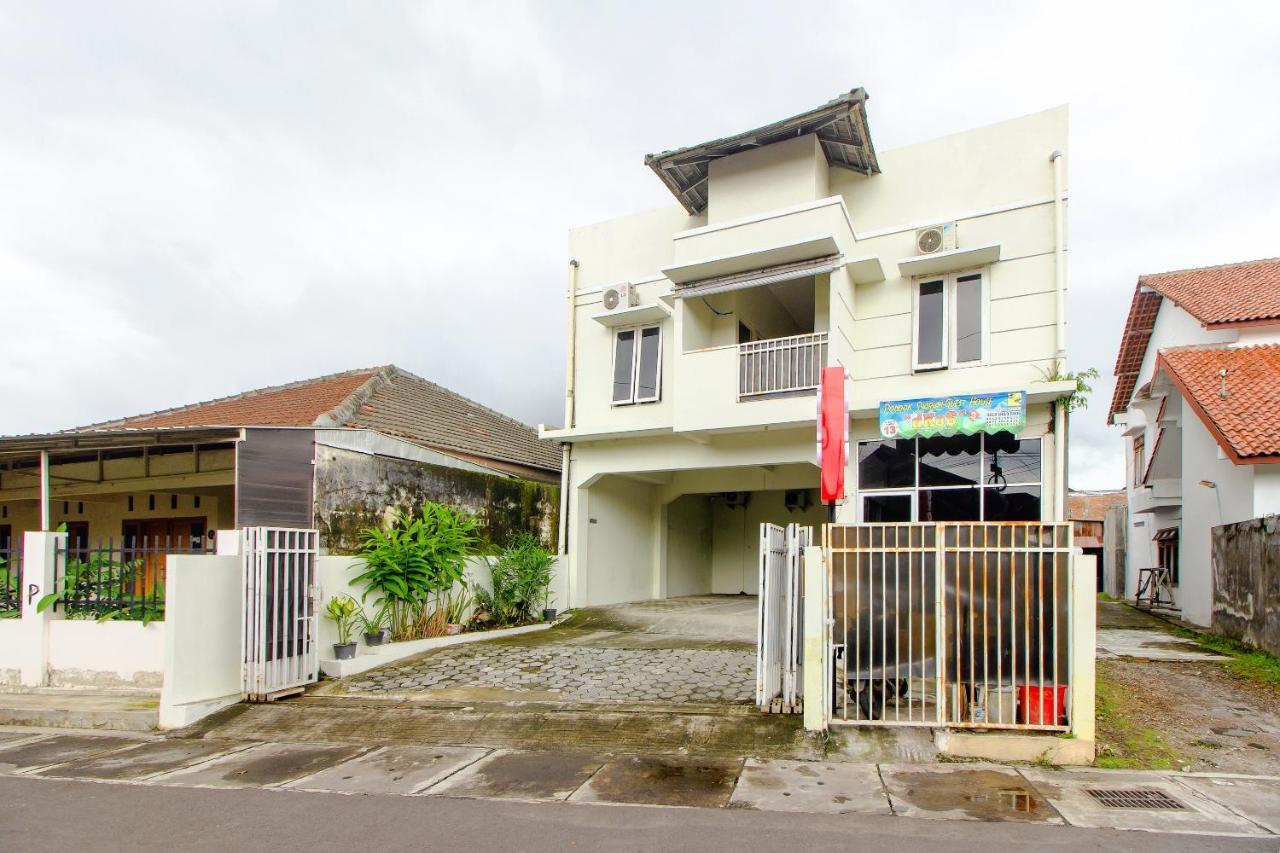 Oyo 3083 D Kost 3 Syariah Hotel Yogyakarta Eksteriør billede
